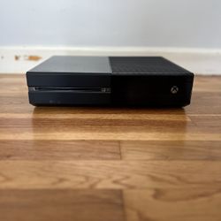 Xbox One With Kinetic Sensor