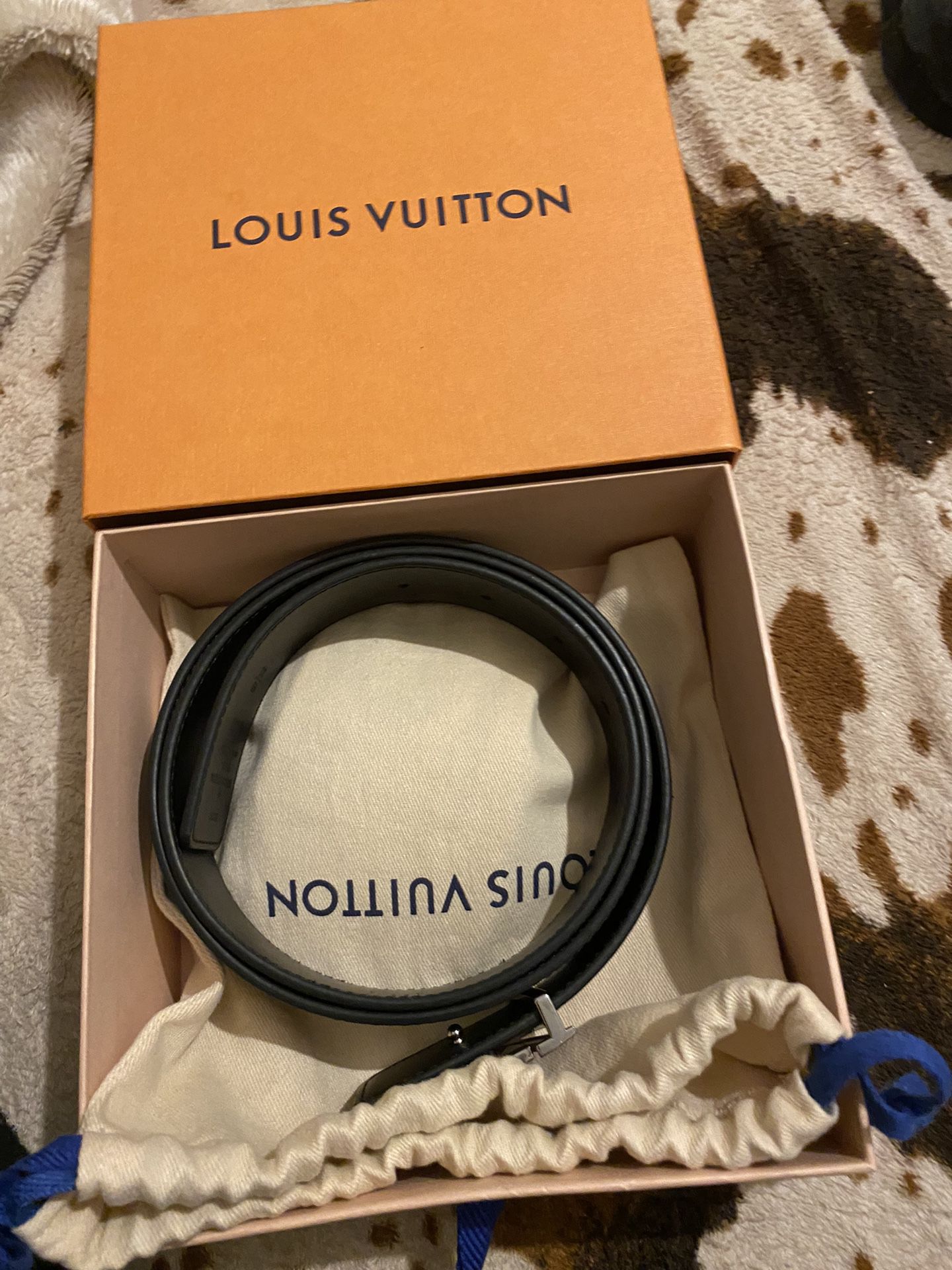Louis Vuitton belt 35MM Reversible belt for Sale in Dallas, TX - OfferUp