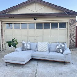 Modern Sectional Sofa w/ Chaise Lounge - Delivery Available 