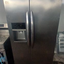 Frigidaire Counter Depth Refrigerator 