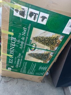 EZ Connect Christmas Tree  22m/7.5ft Pre lit Duel Color LED