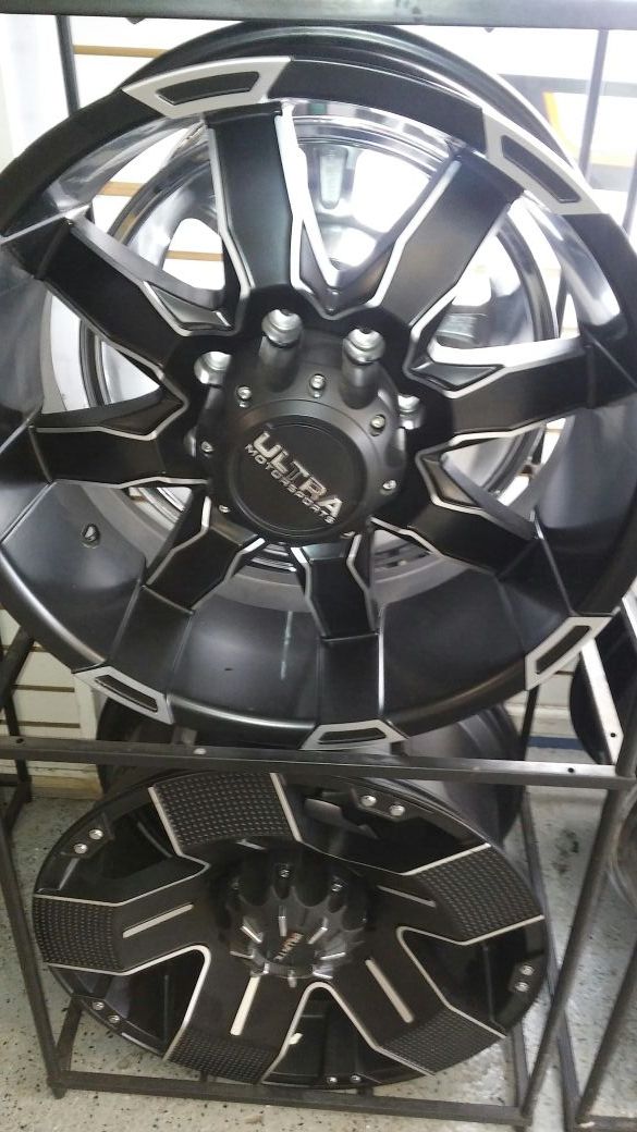 22in Ultra Rims for a Chevy 8lug