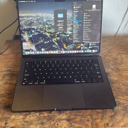 Mac Book M3 Pro Chip+ Charger