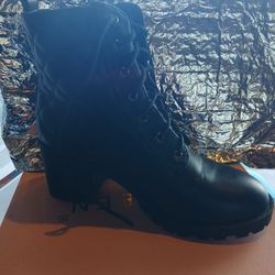 Ladies boots size 7