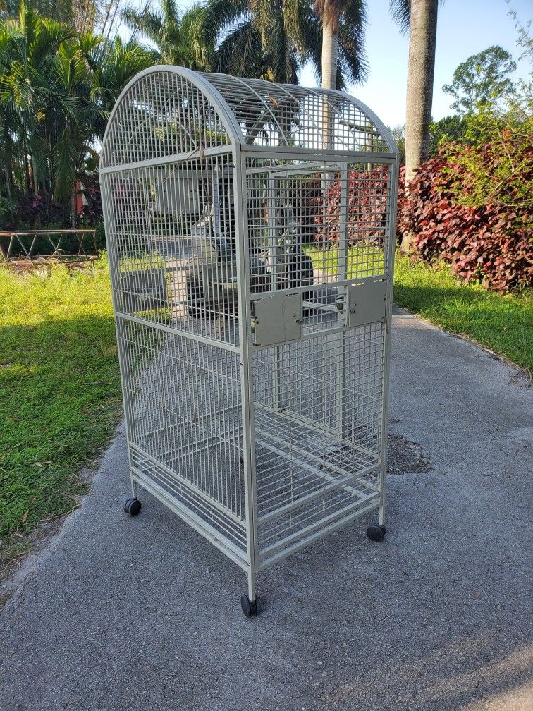 Xtra Large Cage For Macaws Medium To Large Parrot for Sale in Miami, FL ... - Large Cage For Energetic Macaws