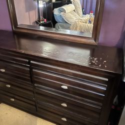 Dresser With Mirror