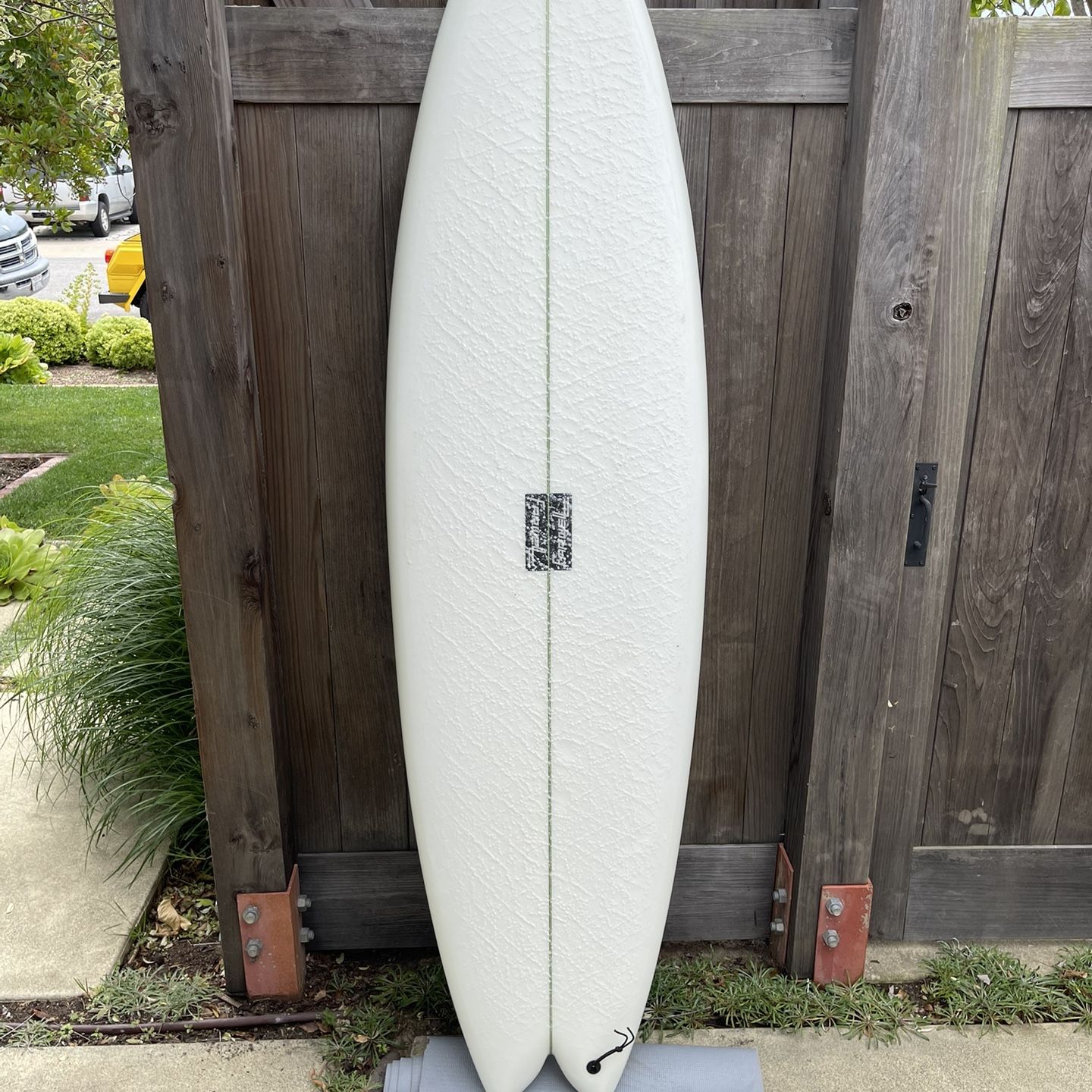Mid Length, Quad fin, Swallow tail Surfboard