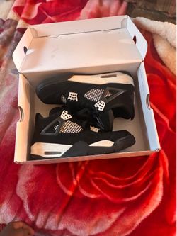 Jordan 4 White Thunder Size 8.5– Used + Box