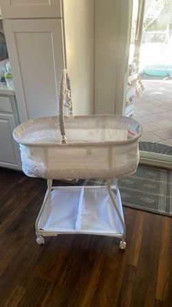 Bassinet-Delta Children