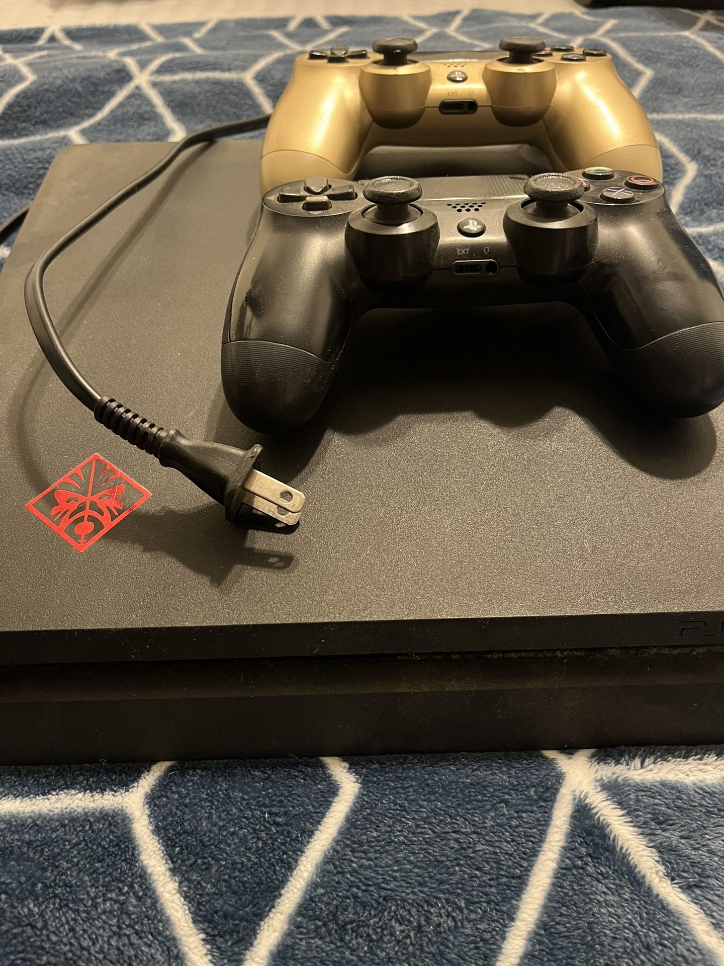 PS4 SLIM WITH 2 CONTROLLERS