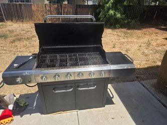 Char-Broil Performance Series 6-Burner Gas Grill