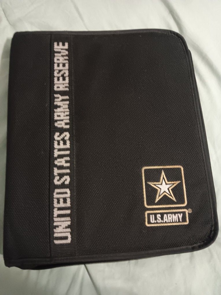 United States ARMY Reserve 3 Ring Binder Zip Close Multi Compartment
