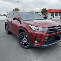 2017 TOYOTA HIGHLANDER SE