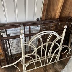 Day Bed w 2 Mattresses 