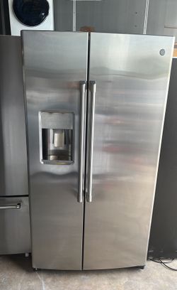 GE Side-by-Side Counter Depth Refrigerator Side by Side With Ice and Water
