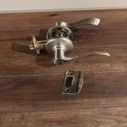 12 Ct Kwikset Door Handles 