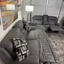 * Gently used * Ashley furniture 2pc Modular recliner sofa & love seat ( Free Delivery )