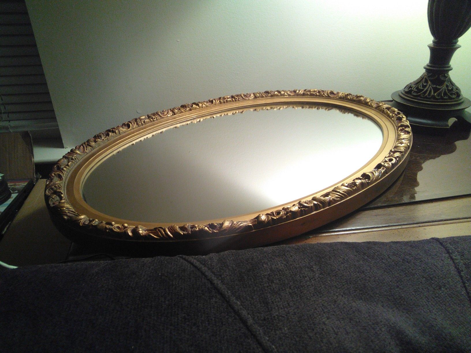 VINTAGE ANTIQUE OVAL GOLD GILT BAROQUE BARBOLA MIRROR 26-1/4" × 18-1/2" × 1-1/2".