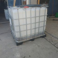 plastic totes 