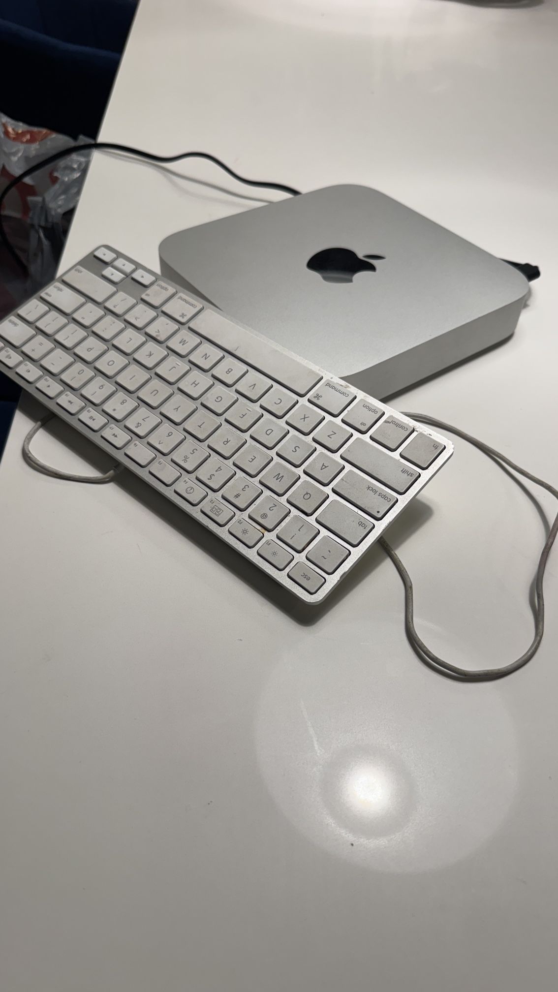 Apple Mac Mini i5 1TB Hard Drive W/ Keyboard
