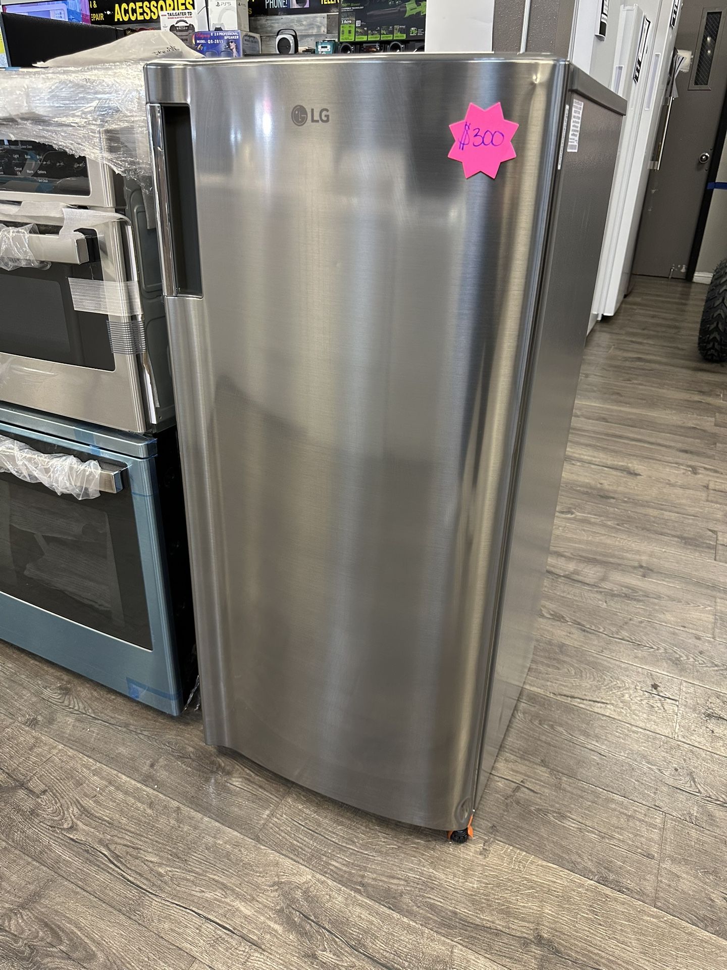 LG Mini Fridge Read Description