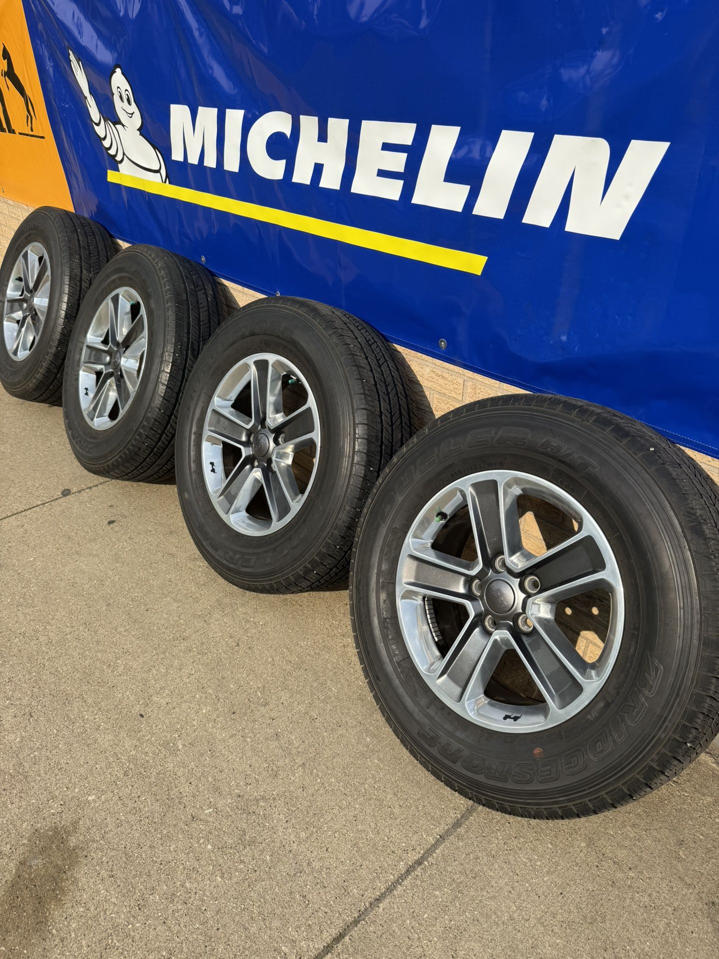 255/70R18 - 5x127 - JEEP - 18” WHEELS