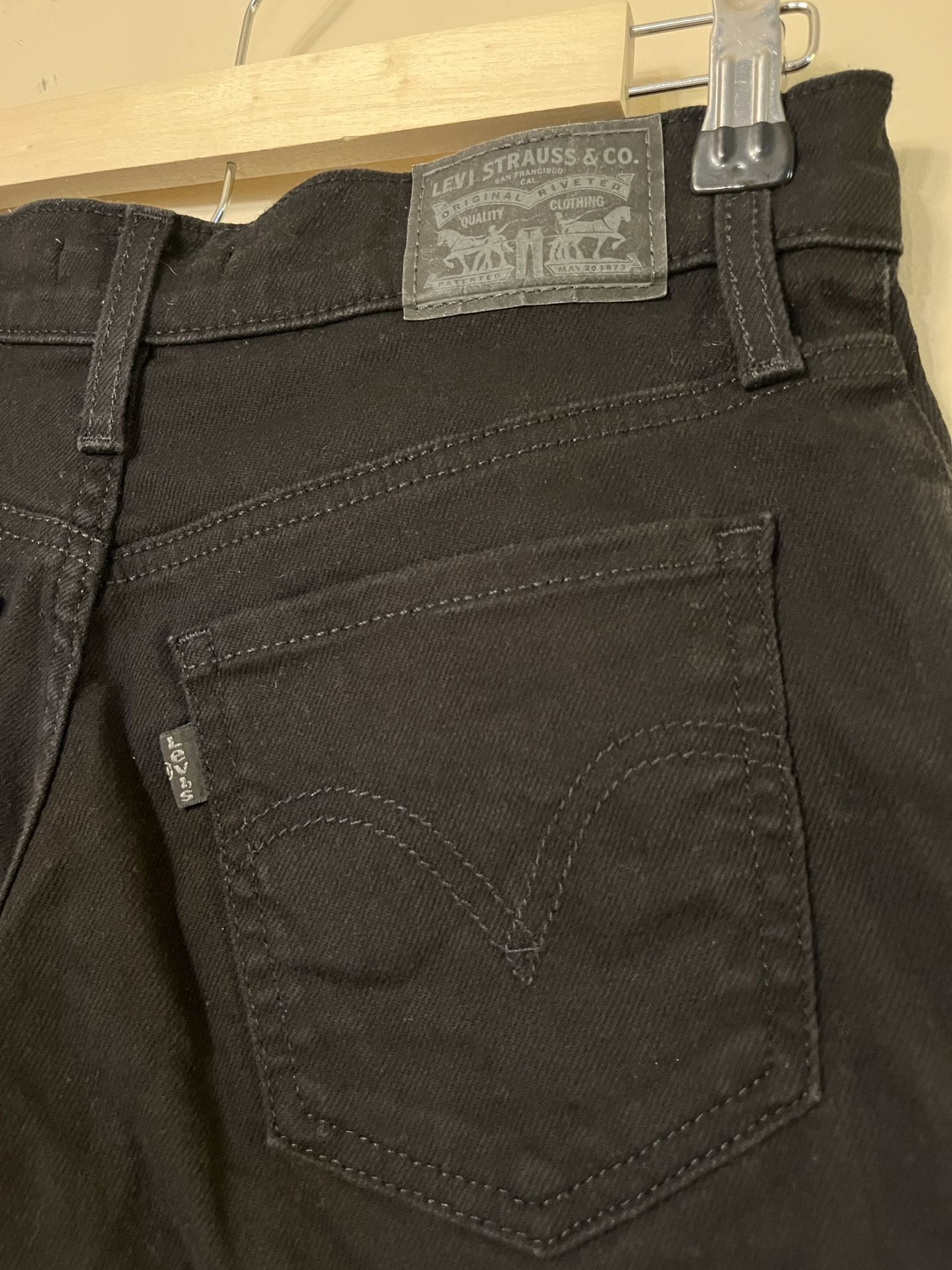LEVI’S Black Jean Shorts Jorts