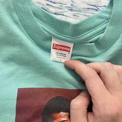 supreme size l tee nearly brand new