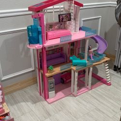 Barbie Dream House-