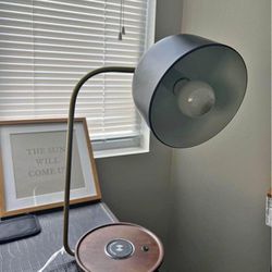 Lamp With Wireless Charging Pad 