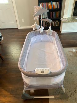 Delta kids shooting star rocking bassinet