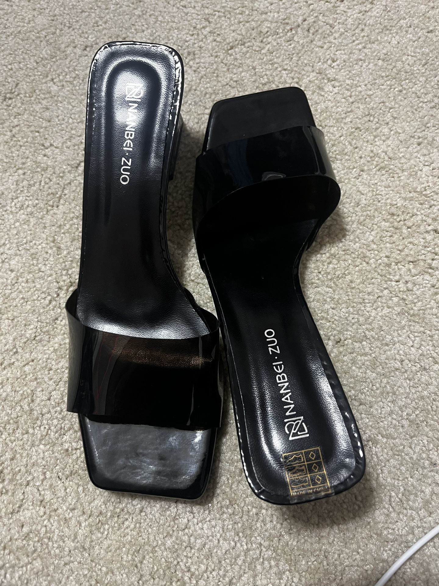 Size 9.5-10 (eur42) Black 2-3in Heels