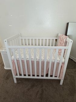 Mini crib with Mattress