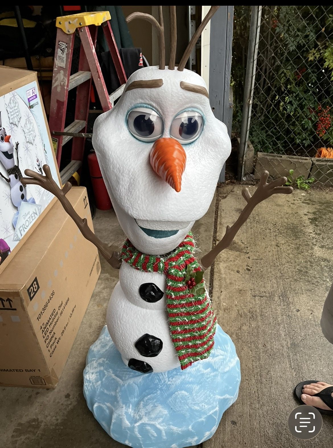 Olaf Animatronic *NEW* Disney 4 ft Animated LED Holiday Olaf Frozen Christmas Prop Animatronic