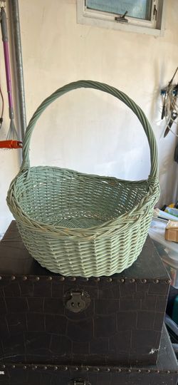 🧺 Large Sage Green Wicker Basket with Handle