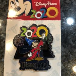 Disney Parks 2020 Fantasia Pin Mickey Mouse Sorcerer .  Disneyland Resorts.  Brand New On Original Card 