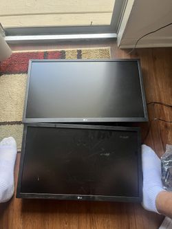 2 LG Monitors, Turn On And Working