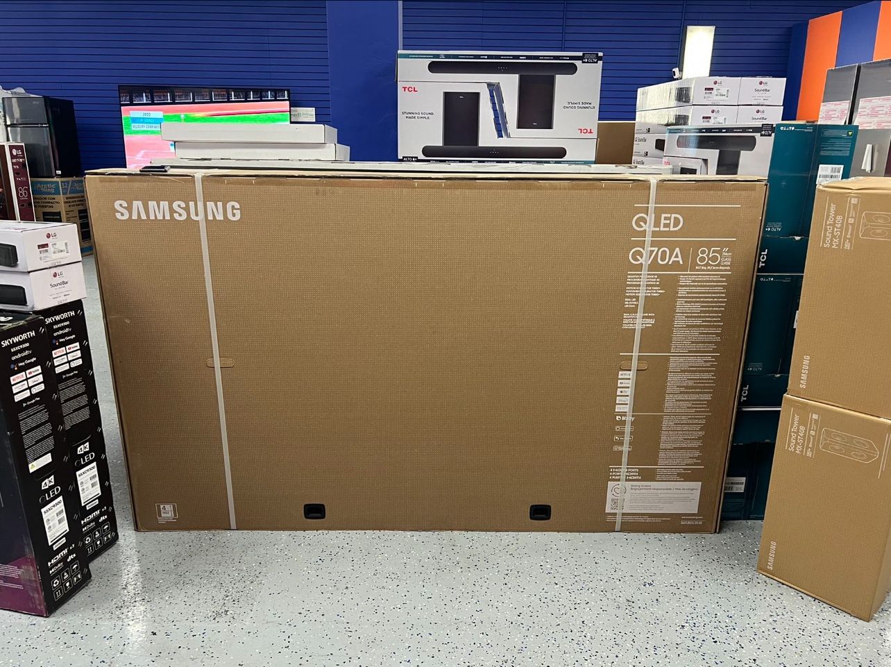 Samsung 85” QLED Q70A 4K Smart Tv 120 Hertz for Sale in Rancho