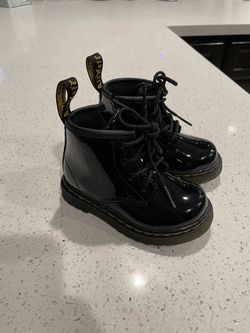 Dr Martins Black 6c
