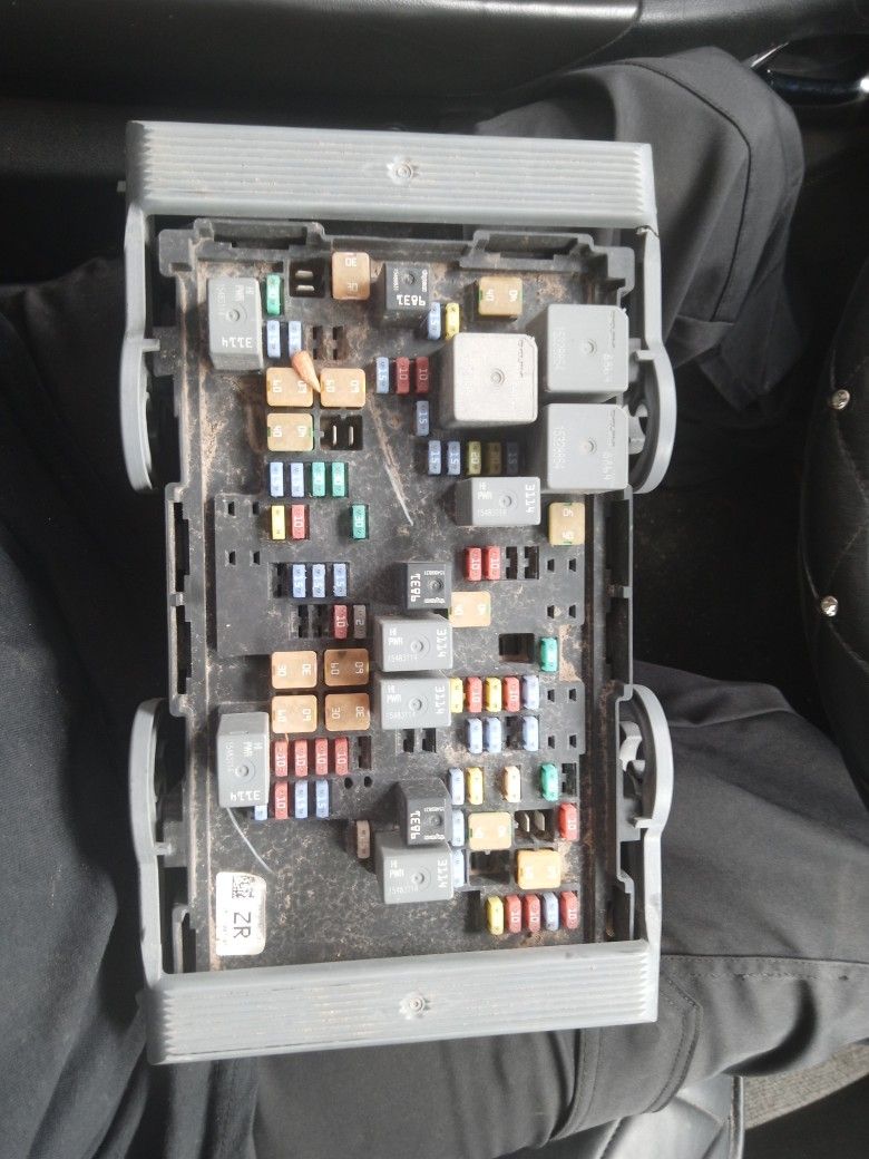 07-09 Chevy Silverado Fuse box 