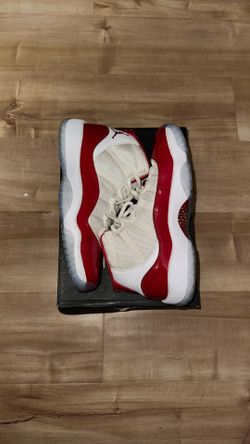 Air Jordan 11 Retro - Cherry Size 7 Y