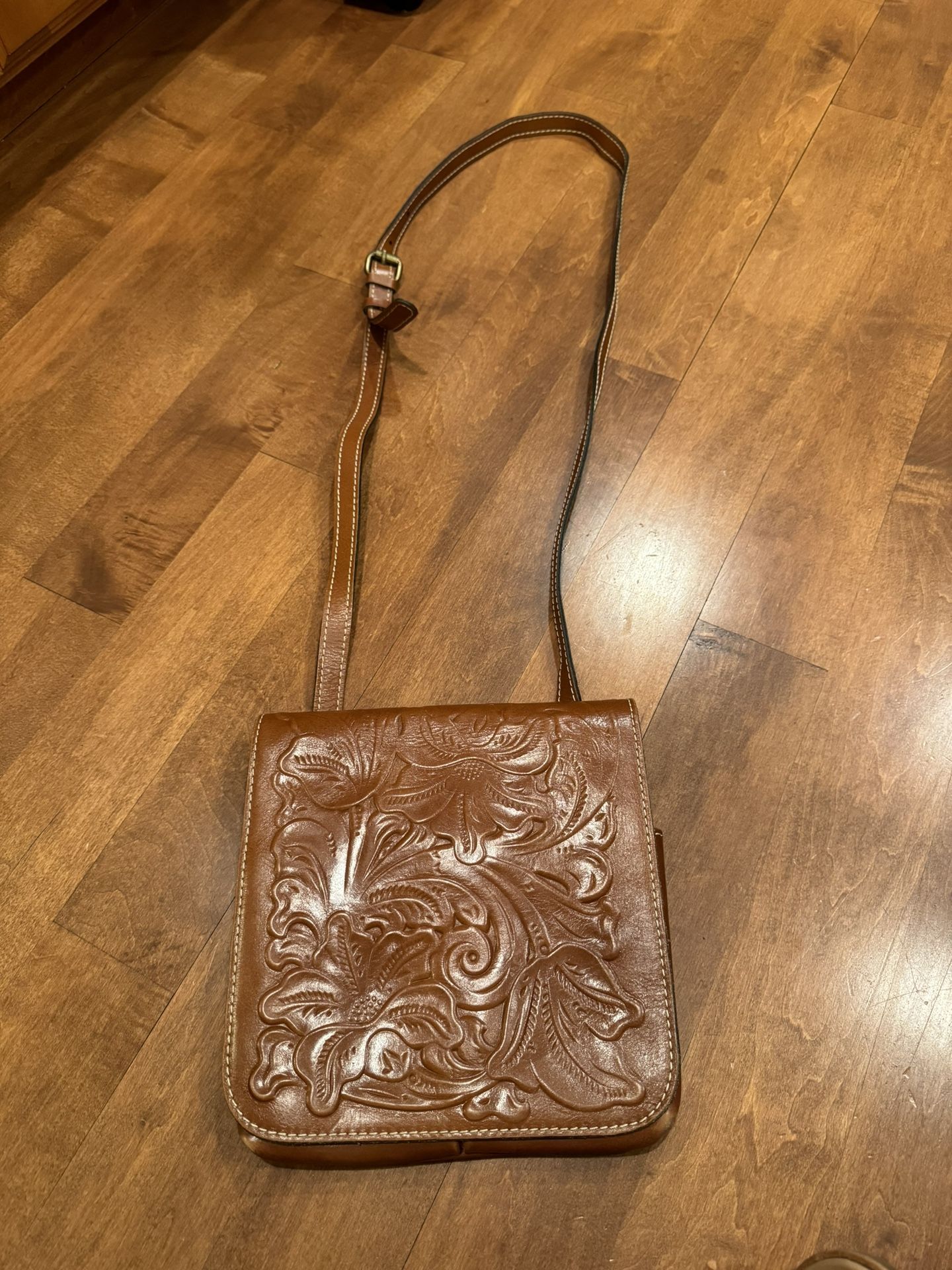 Women’s Leather, Patricia Nash Crossbody Purse Shipping Available