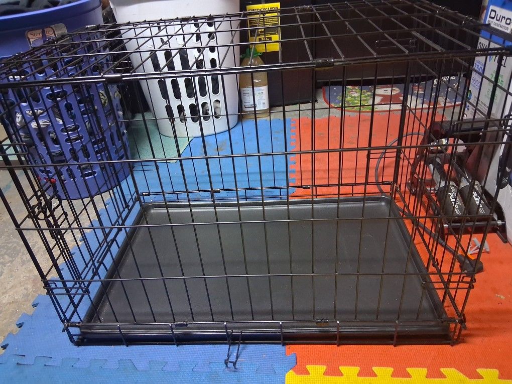 Puppy / Dog Cage Kennel with plastic floor