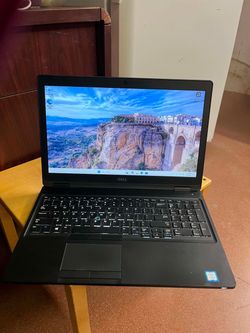 Dell latitude 5580 15.6inch I5-7300 @ 2.60 GHz  8GB RAM  256GB SSD Windows 11 pro. SMALL CRACK ON THE LEFT CORNER. See pictures fore more details  NO 