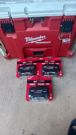 Milwaukee m18 red lithium forge xc8.0 ah (NEW)