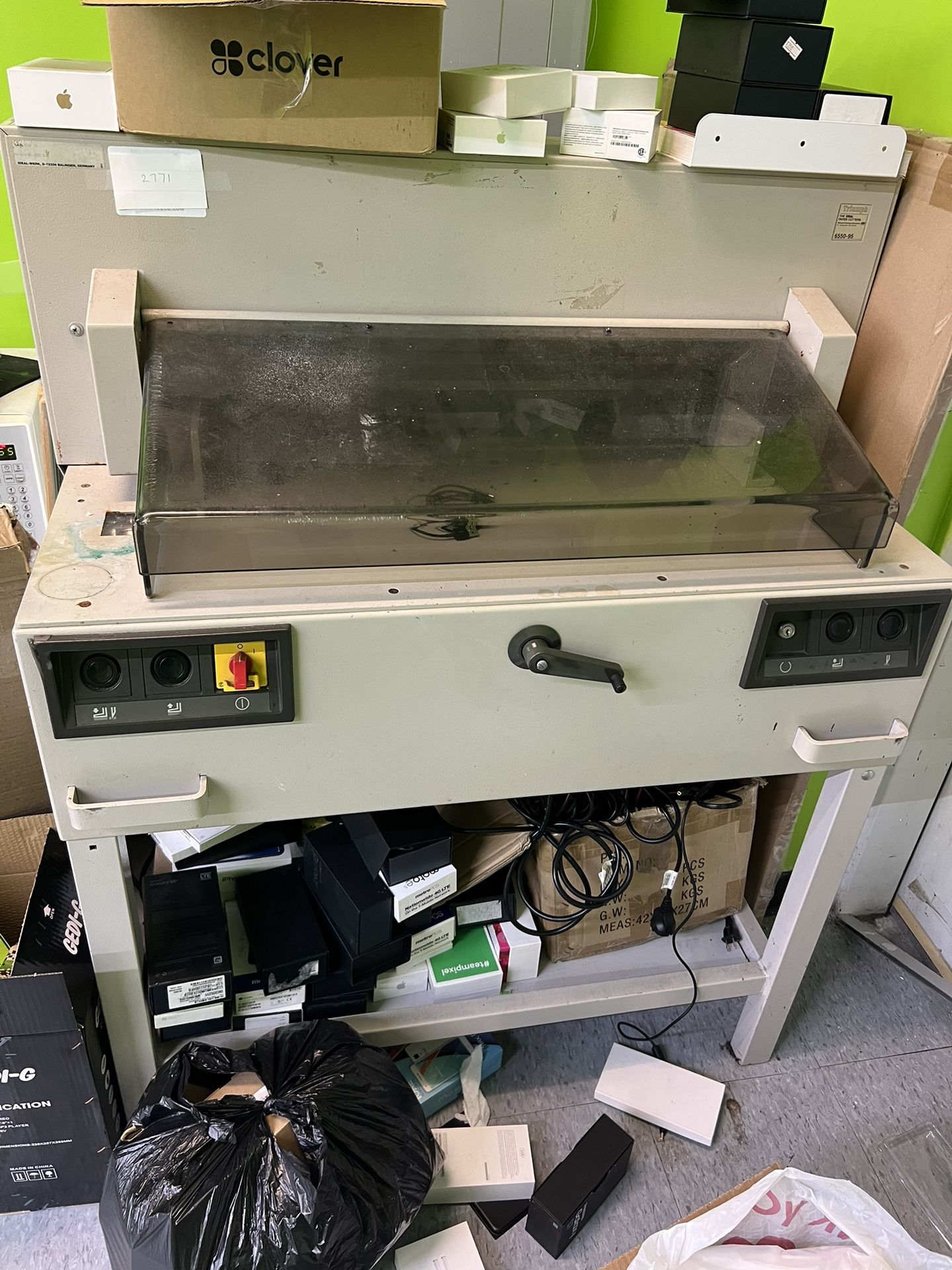 Triump paper cutter 