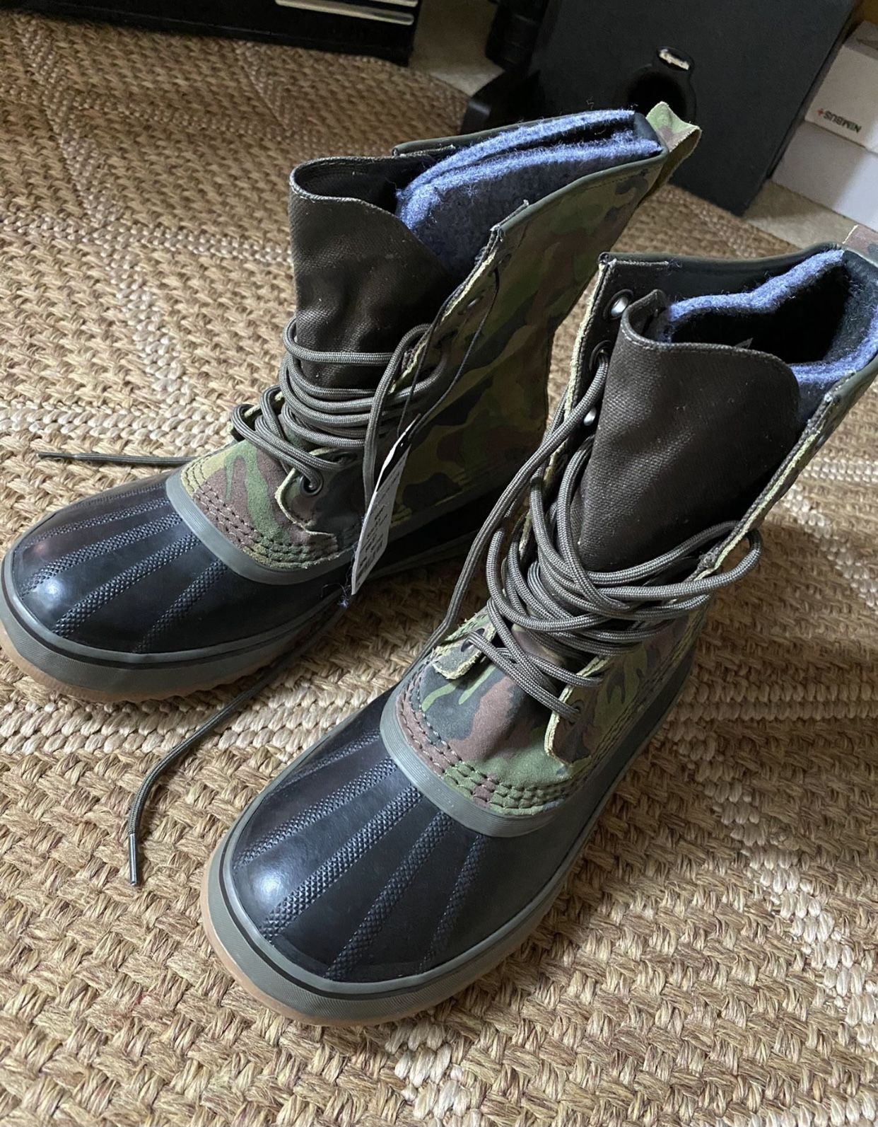 Sorel Leather Camouflage Men’s WaterProof Boots Size 8.5... New with tag... May have shows minor scuffs from storage but it is new unused...  This is 