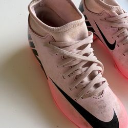 Nike Soccer Cleats Size 1 1/2