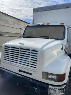 International 26’ Box Truck With Lift Gate