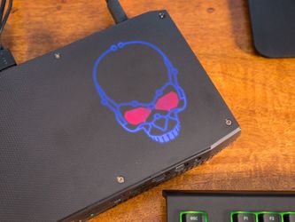 Gaming PC (Hades Canyon NUC)